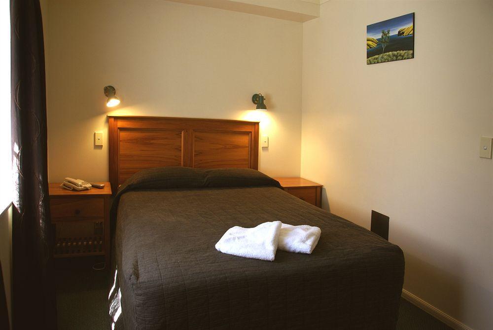 Colonial Lodge Motel Taupomeer Buitenkant foto