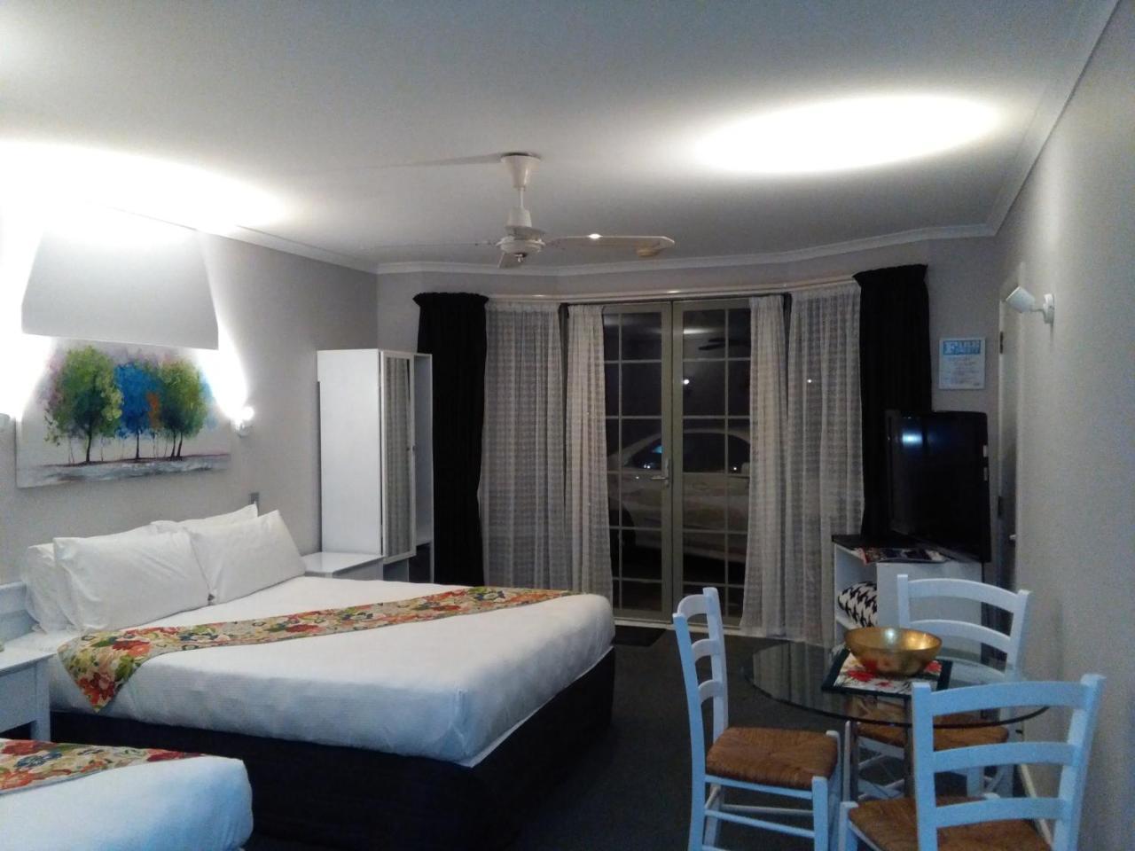 Colonial Lodge Motel Taupomeer Buitenkant foto