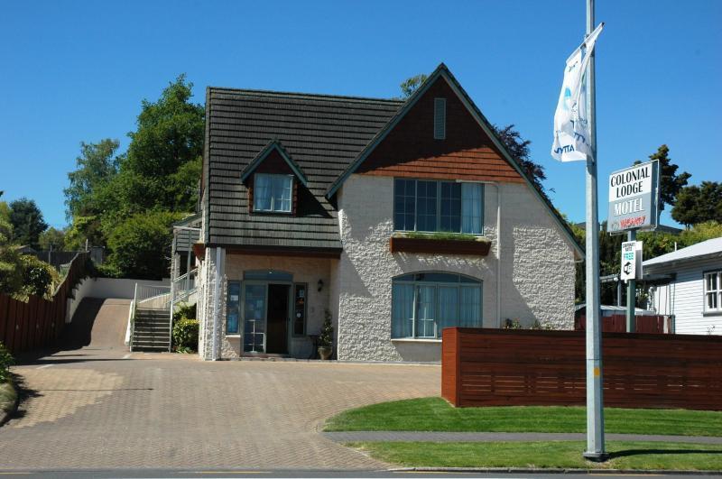 Colonial Lodge Motel Taupomeer Buitenkant foto